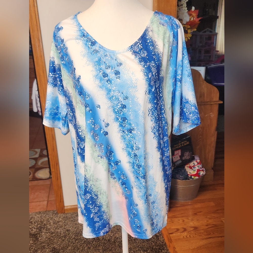 Marble Print V Neck T-Shirt